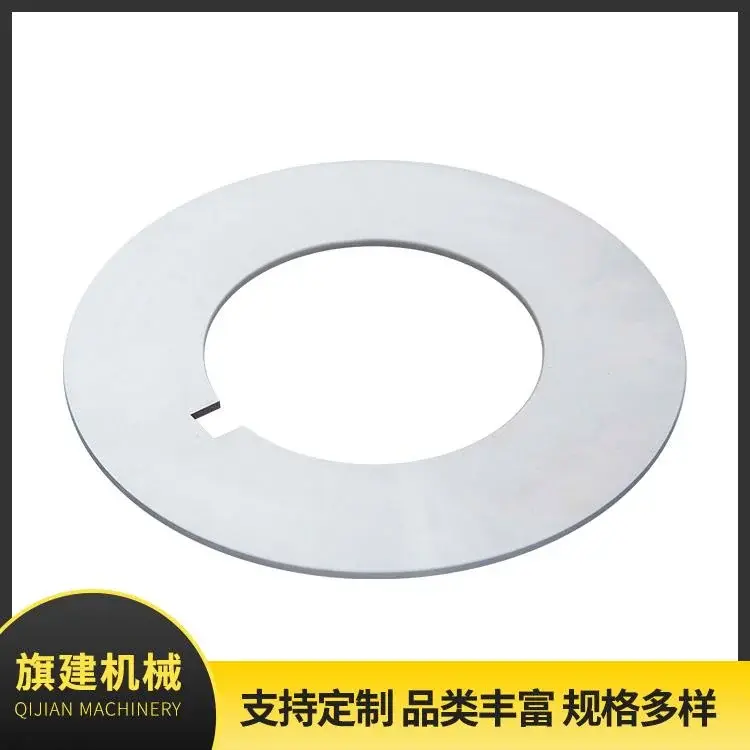 Circular slitting knife with a keyed bore